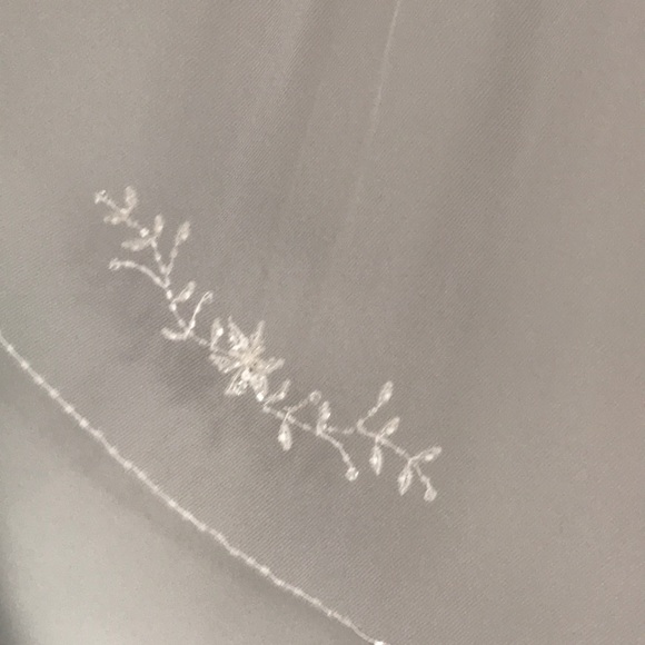 Gorgeous Veil - Picture 2 of 8